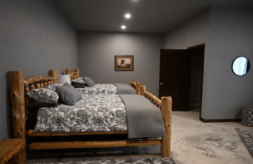 Martinsville Cabin | Our beautiful lodge near Albany, MO is sure to please! Perfect for large groups