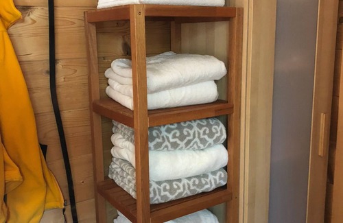 Cascade Cabin | Our Cabin rentals will open again for 2023. Book your dates now.