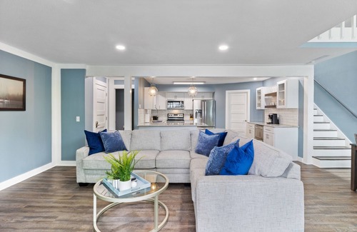 Lake Ozark Condo | Our Cove Retreat - Perfect for Wave-Free Swimming, Tanning & Prime Location Fun!