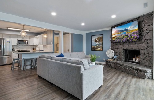 Lake Ozark Condo | Our Cove Retreat - Perfect for Wave-Free Swimming, Tanning & Prime Location Fun!