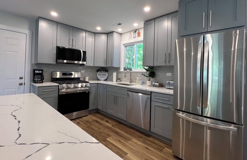 Des Plaines House | Our home is a perfect spot for a stay in Chicago area. Your home away from home!