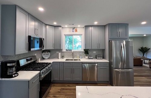 Des Plaines House | Our home is a perfect spot for a stay in Chicago area. Your home away from home!