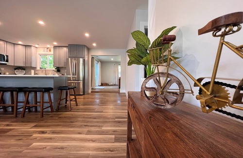 Des Plaines House | Our home is a perfect spot for a stay in Chicago area. Your home away from home!