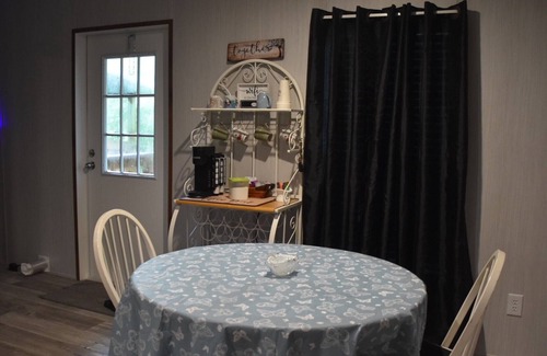 O Brien House | Our Spring Getaway Across The Street From Royal Springs