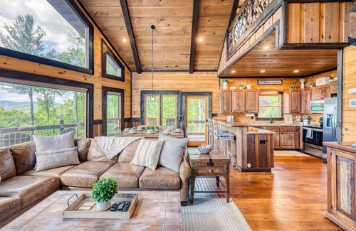 Ridgeline Vistas Cabin | Out of this World Mountain Views! Pool Table! Pet Friendly! Gorgeous Sunsets!