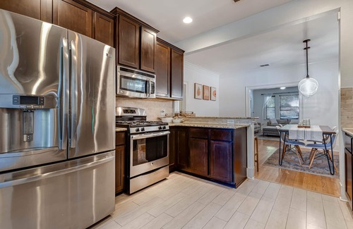 Alta Vista House | Outdoor Hangout, Near Downtown, Riverwalk, Frost Bank Center