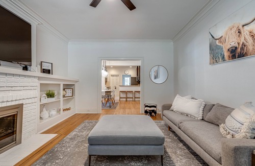 Alta Vista House | Outdoor Hangout, Near Downtown, Riverwalk, Frost Bank Center
