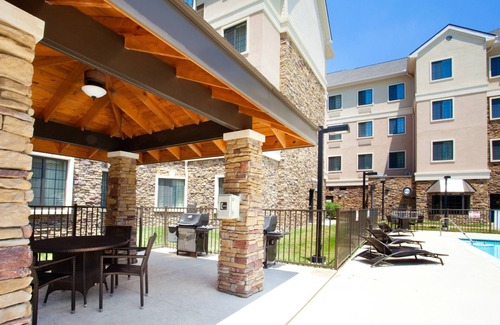Durham Apartment | Outdoor Pool + Free Breakfast + Free Wi-Fi | Close to UNC Chapel Hill University
