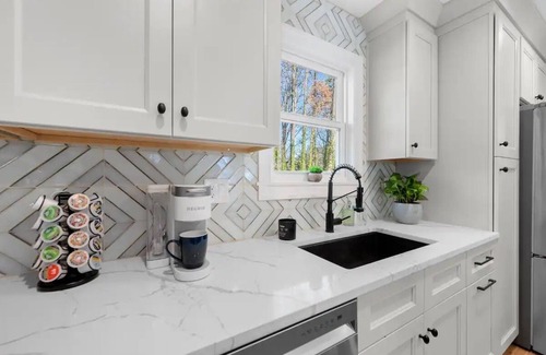 Snellville House | Outdoor Projector, Arcade, Fire Pit, 2 Living Rooms, Fire Pit, and more!