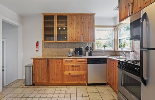 Des Plaines House | Outstanding Ohare Oasis