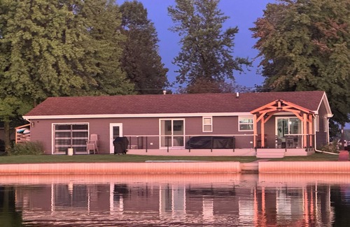 Shawano House | Over 200’ of lakefront all sand on Washington lake with a view of Shawano lake!