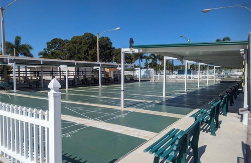 Sarasota Apartment | Over 55+ Active Community in Tri-Par Estates