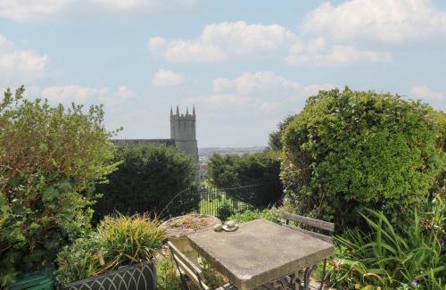 Hythe House | Overchurch