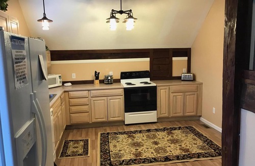 Avoca Ski Chalet | Overloft, Golf Resort Get Away Near Lake Monroe