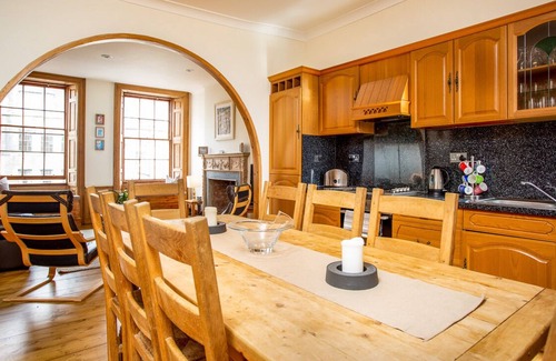 Old Town Apartment | Overlooks historic Royal Mile , 166 High Street, Old Town. City Centre