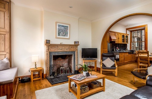 Old Town Apartment | Overlooks historic Royal Mile , 166 High Street, Old Town. City Centre