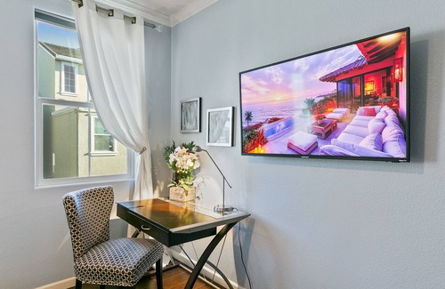 Rancho Cordova House | Overlooks Park & Amphitheater. Near river rafting, Lake Natoma, CSUS Aquatic Ctr