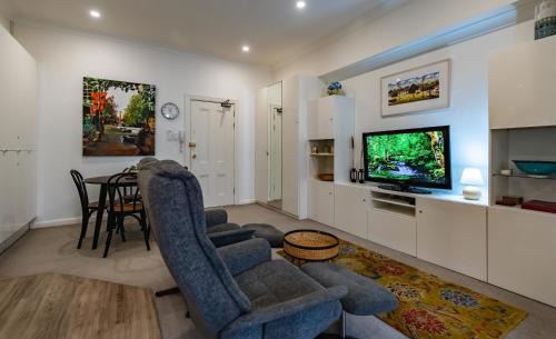 Kings Cross Apartment | Oversized Potts Point Studio