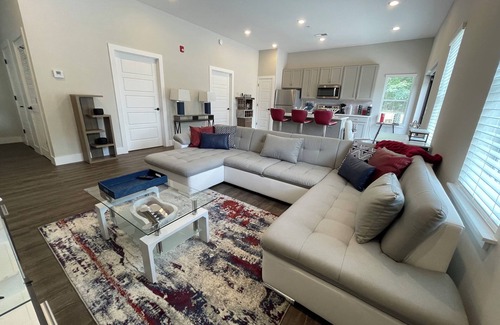 Midtown Apartment | Overton Square Unit w/Gated Parking/10min to Beale St