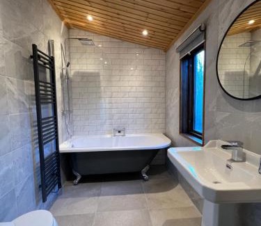 Storwood House | Owlet Lodge at Owlet Hideaway - with Hot Tub, Near York