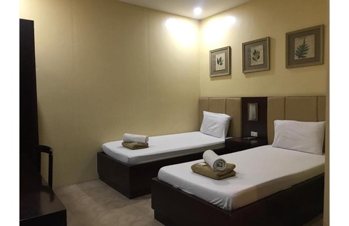 Poblacion Hotel | OYO 762 Laurien Hotel