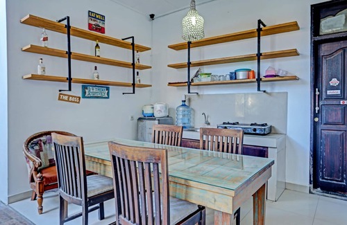 Teuku Umar Hotel | OYO 91204 Napura Homestay