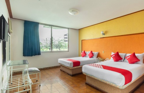 Martinez de La Torre Hotel | OYO Hotel Casa Blanca