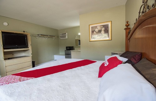 Calhoun Hotel | OYO Hotel Calhoun, GA I-75