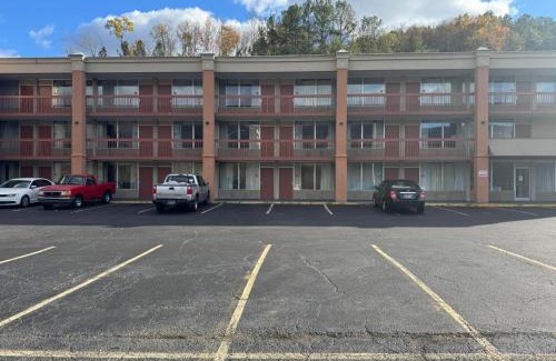 Harriman Hotel | OYO Hotel Harriman near I-40