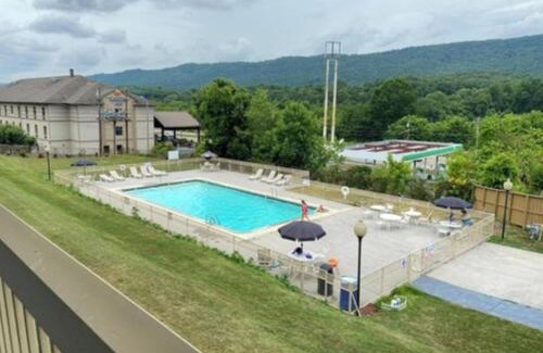 Harriman Hotel | OYO Hotel Harriman near I-40