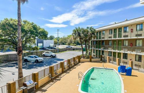 Mobile Hotel | OYO Hotel Mobile, AL I-65 at Airport Blvd