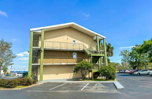 Mobile Hotel | OYO Hotel Mobile, AL I-65 at Airport Blvd