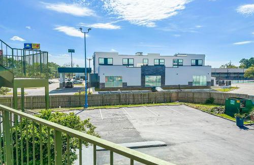 Mobile Hotel | OYO Hotel Mobile, AL I-65 at Airport Blvd