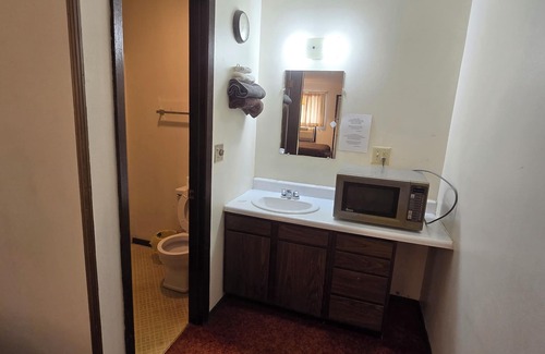 Eagle Grove Hotel | OYO Sandman Inn