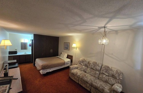 Eagle Grove Hotel | OYO Sandman Inn