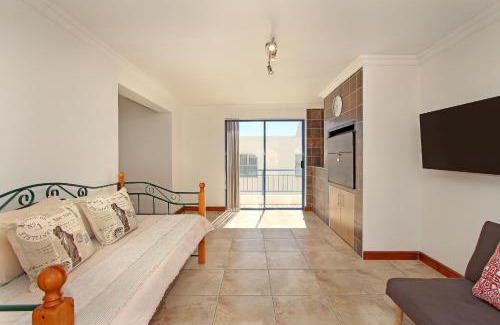 Calypso Beach House | Oyster Retreat by Host Agents