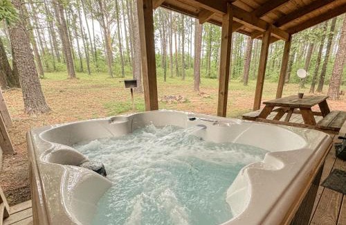 Bismarck House | Ozark Cabin 9 miles to DeGray Lake Private Hot Tub Fishing on Site