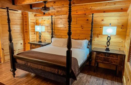 Bismarck House | Ozark Cabin 9 miles to DeGray Lake Private Hot Tub Fishing on Site