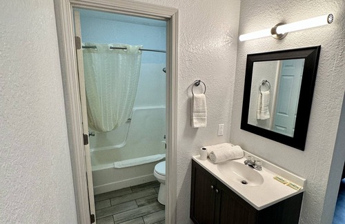 Osage Beach Hotel | Ozark Inn & Suites