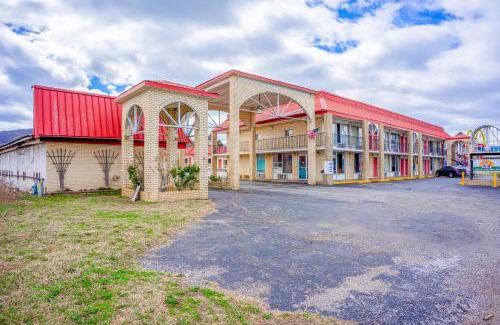 Mountain View Hotel | Ozark Junction mountain view by OYO