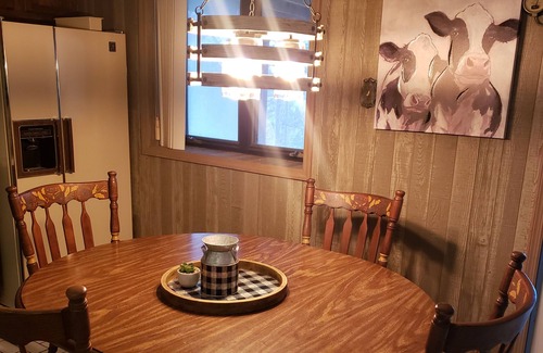 Eminence Cabin | Ozark Oasis 3 B/3 B in Eminence with Spectacular View!