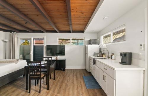 North Pacific Beach Apartment | Pacific Beach Studio Short Walk to Ocean