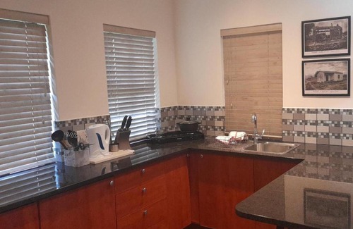 Simondium House | Paddabult Self Catering Cottages