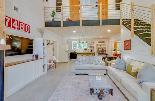 Bon Aqua House | Paddle Creek Retreat! Reservations Include 2 Indoor PICKLEBALL Courts!