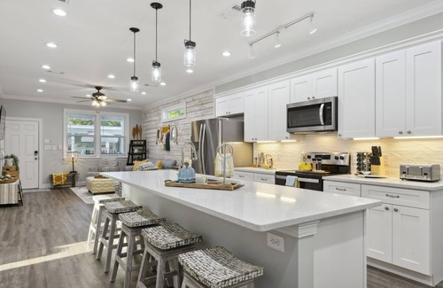 Old Town House | Paire de Chalets Elegant Twin Chalets Retreat