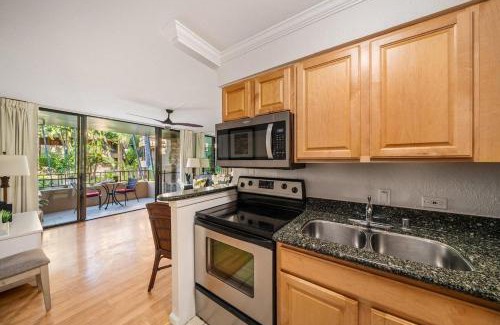 Downtown Lahaina House | Paki Maui 217 · PM 217 Cozy 1BR Oceanfront Condo w Pool