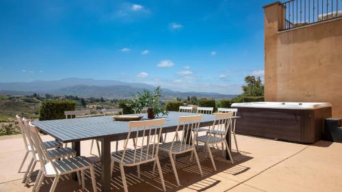 Temecula Villa | Palazzo Del Sol By AvantStay Breathtaking Home w Mountain Views Hot Tub