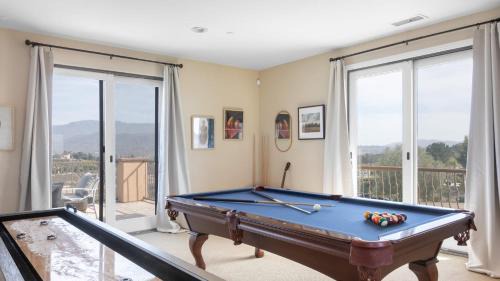Temecula Villa | Palazzo Del Sol By AvantStay Breathtaking Home w Mountain Views Hot Tub