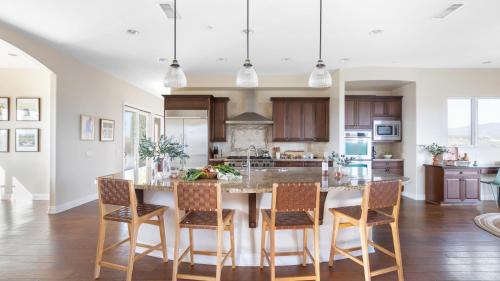 Temecula Villa | Palazzo Del Sol By AvantStay Breathtaking Home w Mountain Views Hot Tub