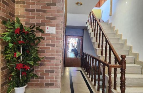 Nishat-Shalimar House | Palla's Inn & Suites-RESORTS, Srinagar